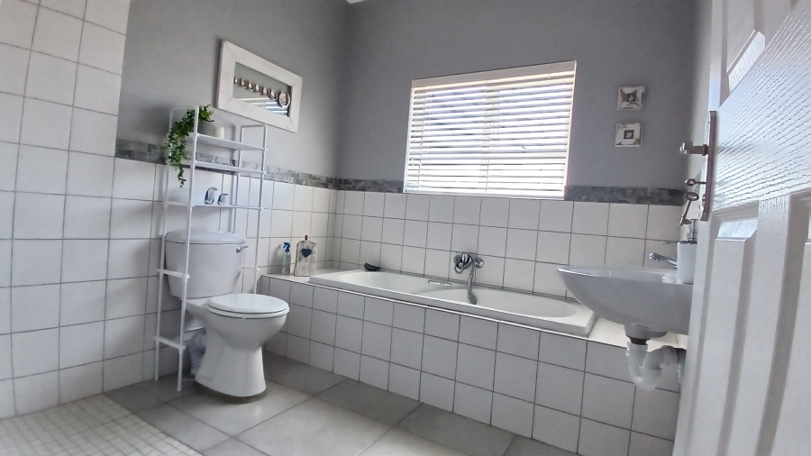 2 Bedroom Property for Sale in Fisherhaven Western Cape